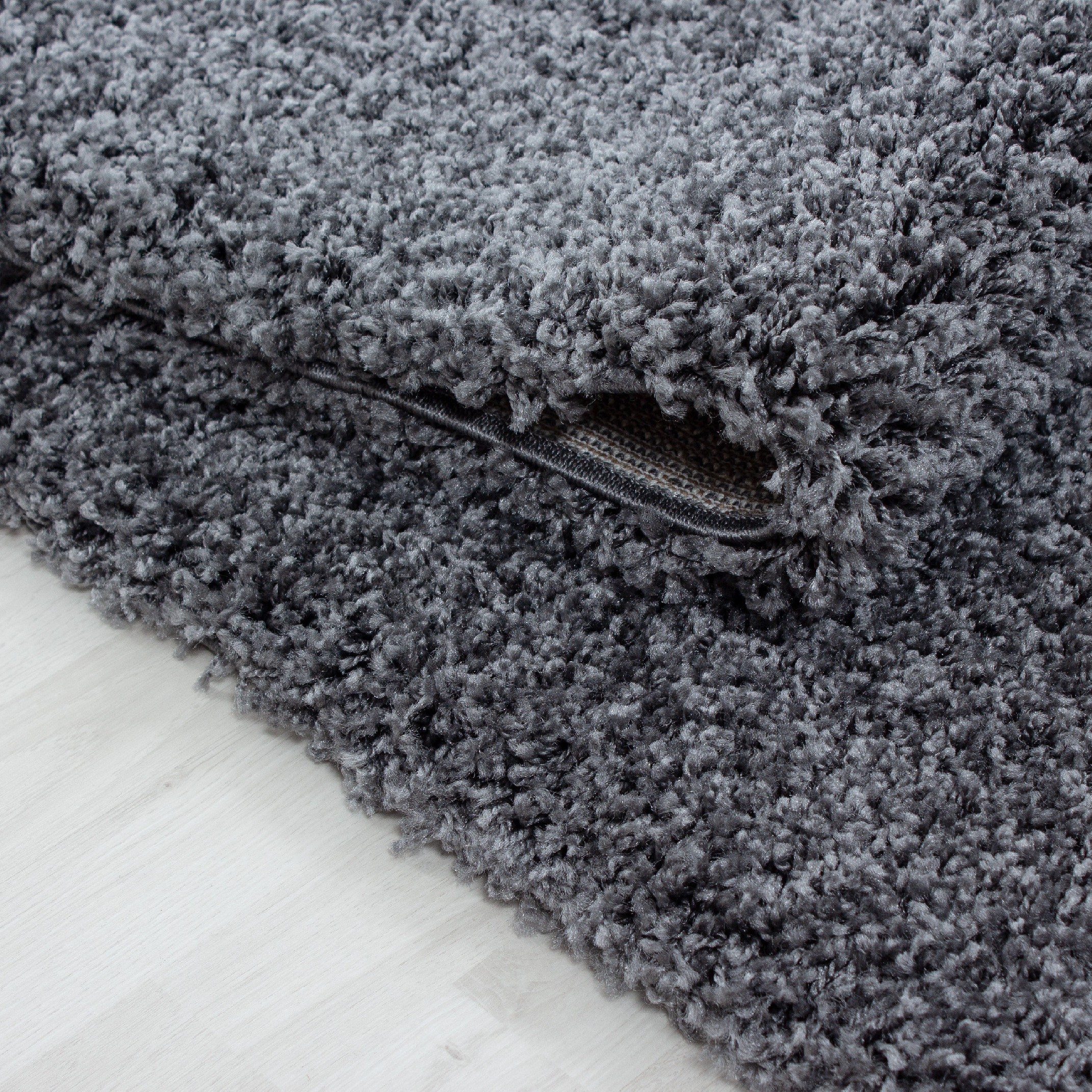 Kusový koberec Life Shaggy 1500 grey – detail z galerie