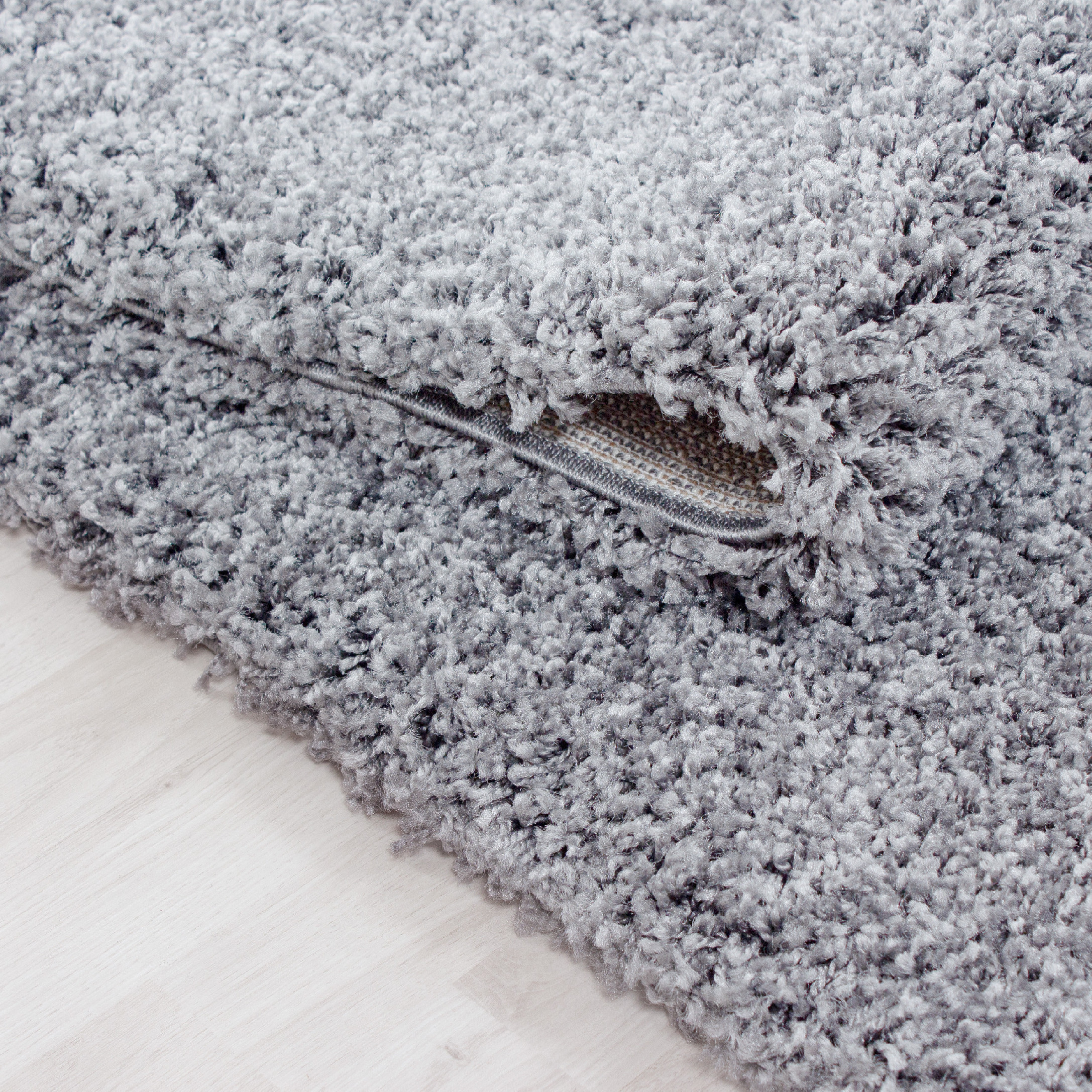Kusový koberec Life Shaggy 1500 light grey – detail z galerie