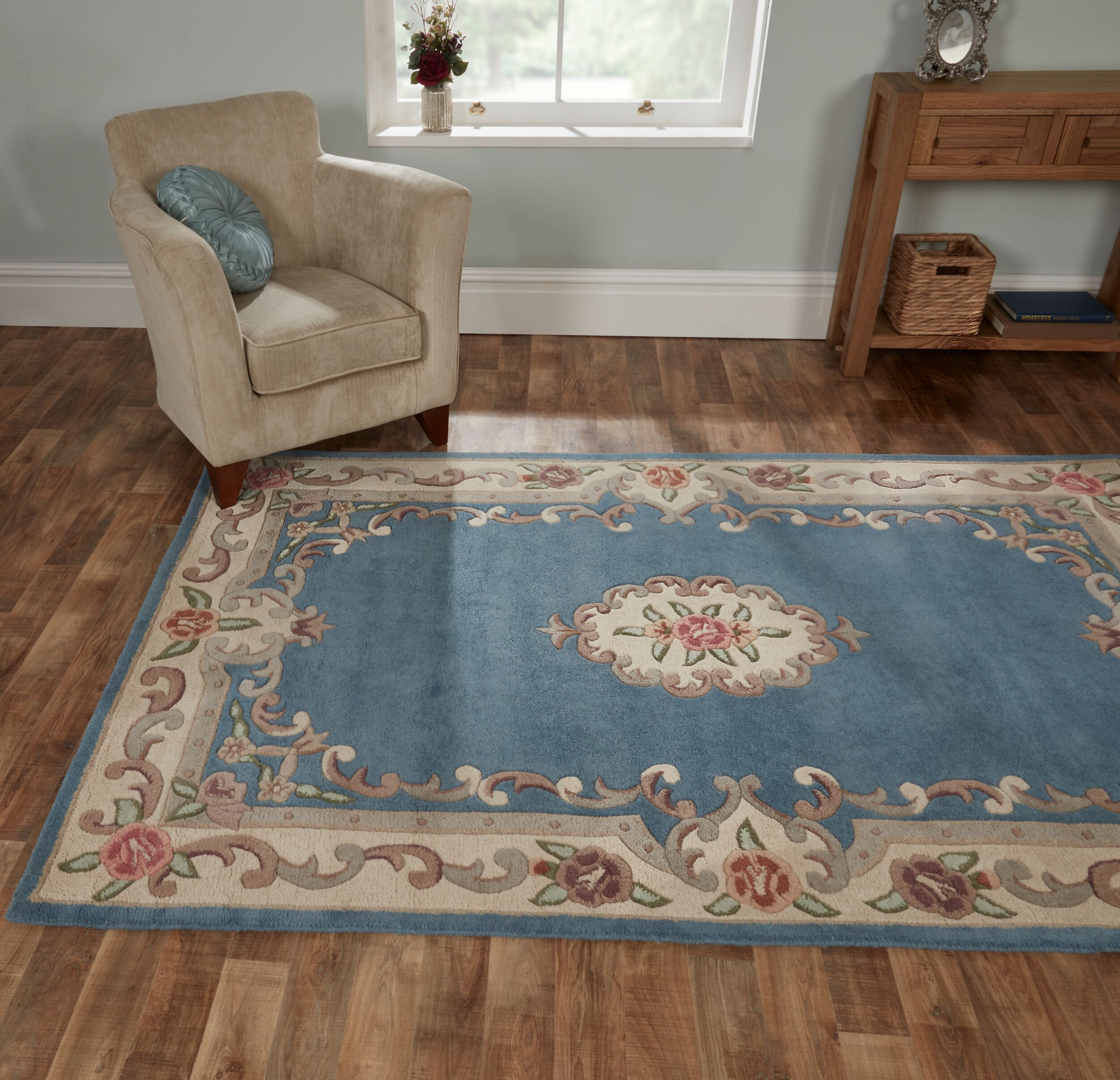 Ručně všívaný kusový koberec Lotus premium Blue – pohled z galerie
